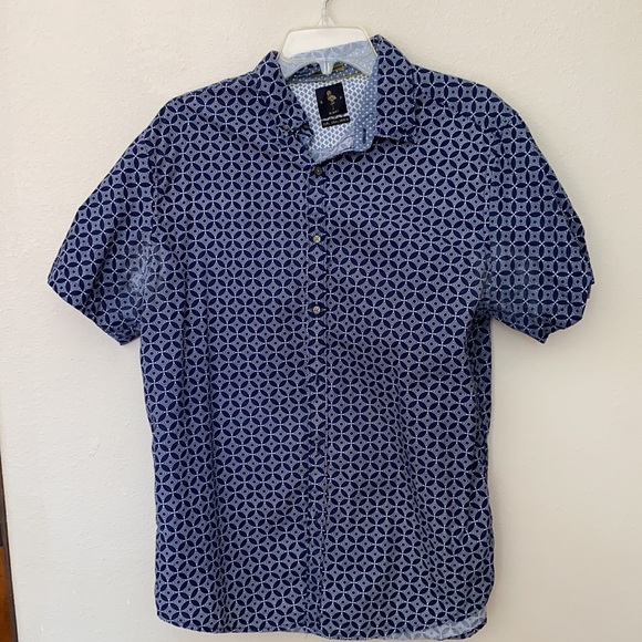 Patterned Blue and white size large slim fit patterned men’s button up - Picture 2 of 5